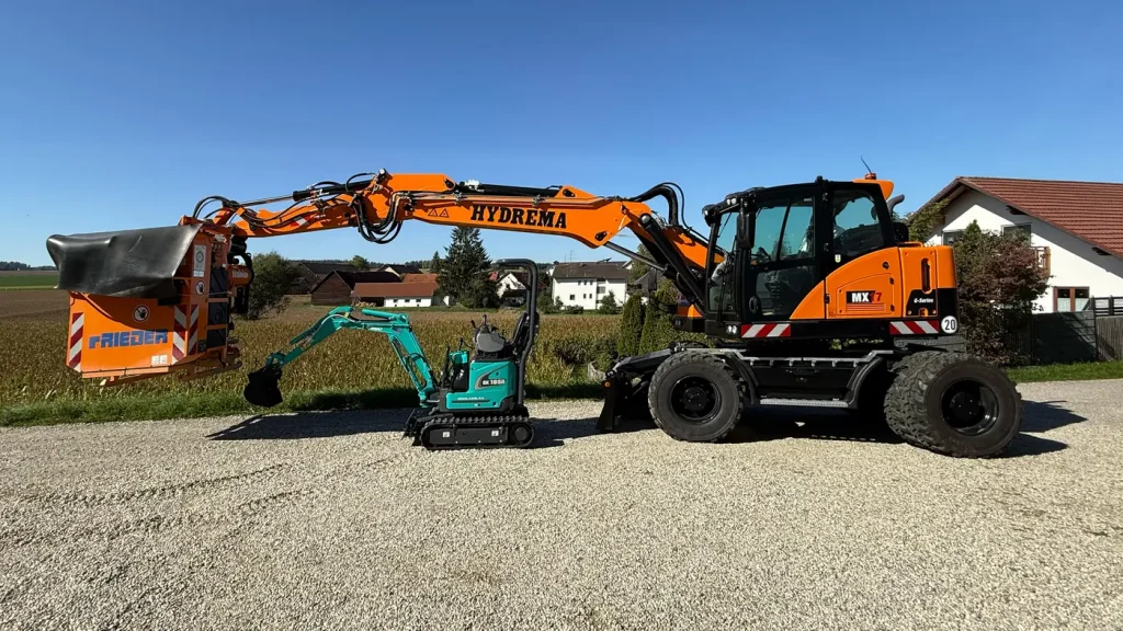 HYDREMA MX17G und KOBELCO-Minibagger der Firma Rieder in Bayerbach