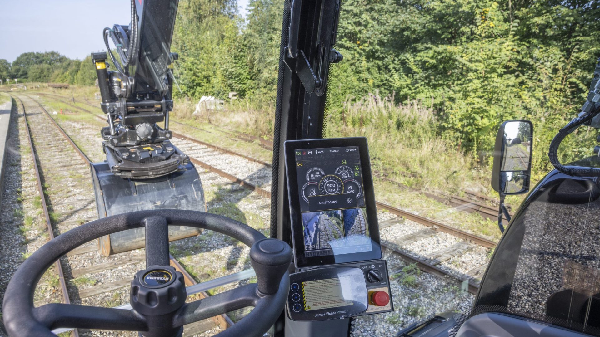 mx17g rail inside cab screen