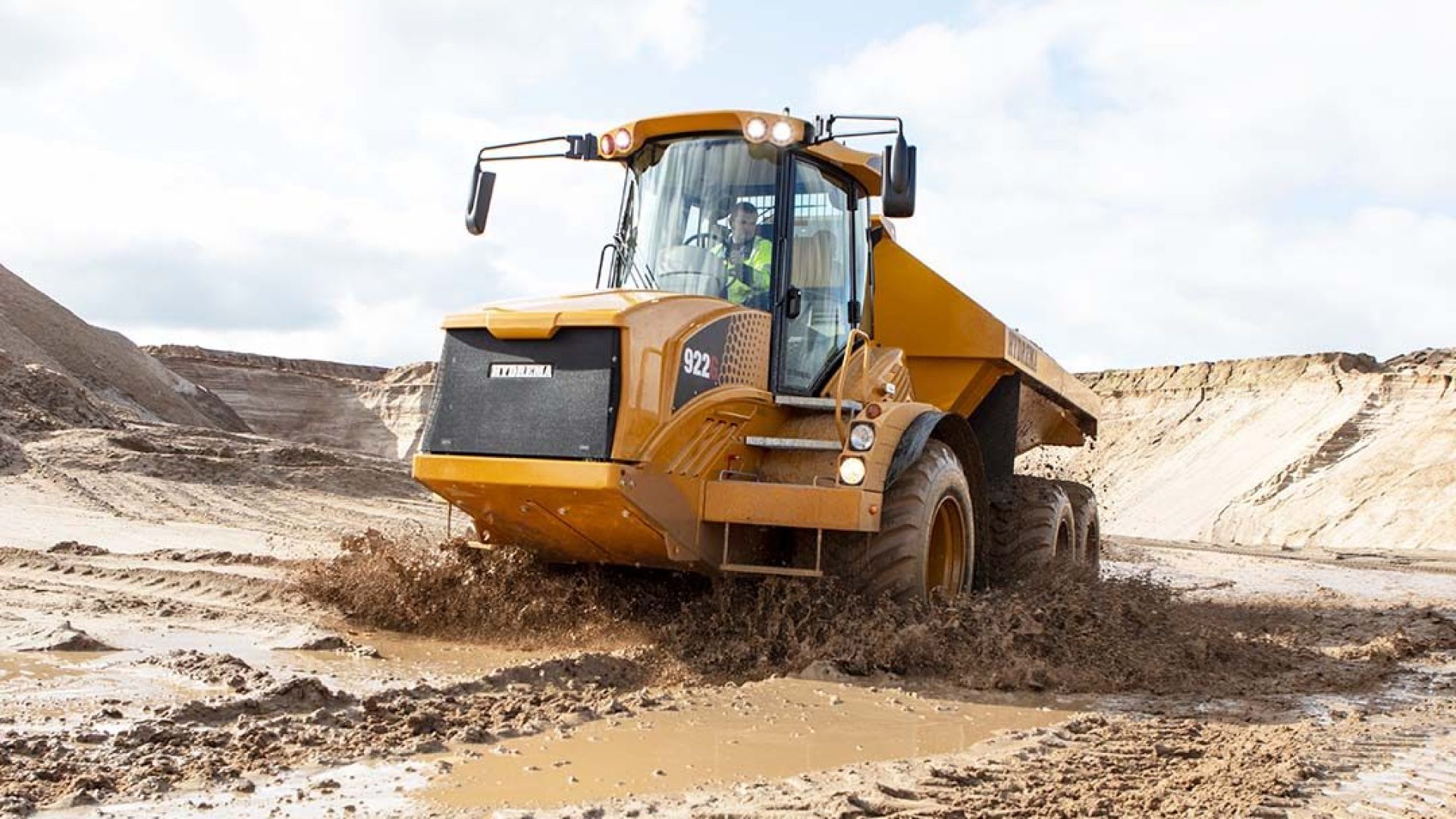 922G front view through water soft terrain