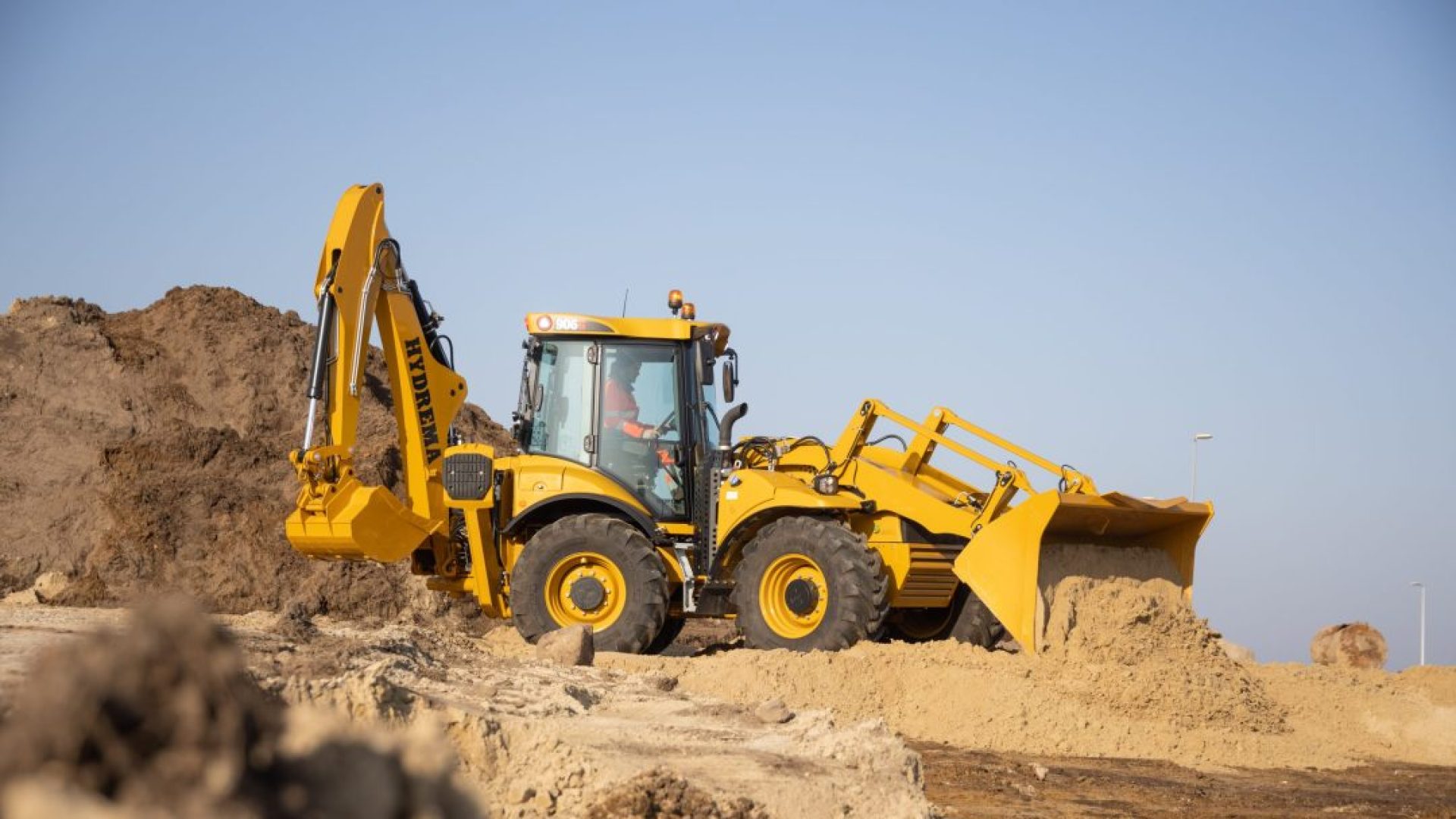 hydrema 906 backhoe loader