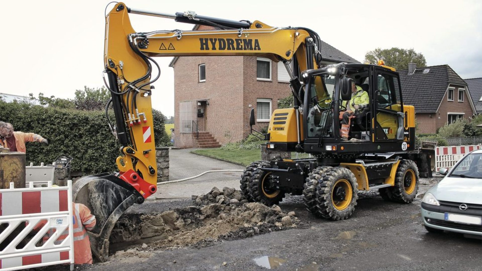 hydrema MX18G in street